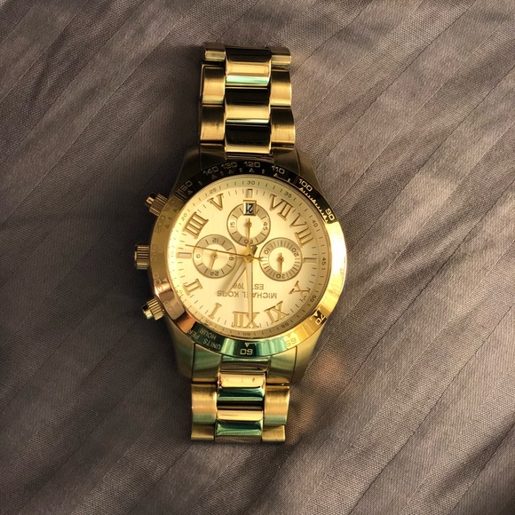 Michael Kors NEVER USED GOLD WATCH - Picture 3 of 6